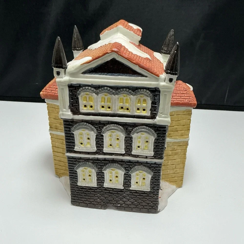 1994 TRIM A HOME HOLIDAY HOME MEMORIES CERAMIC CITY HALL - 7.5
